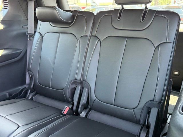 New 2025 Jeep Grand Cherokee L Limited image 30