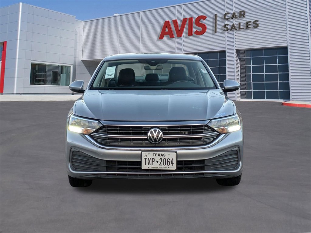 Used 2024 Volkswagen Jetta SE image 2