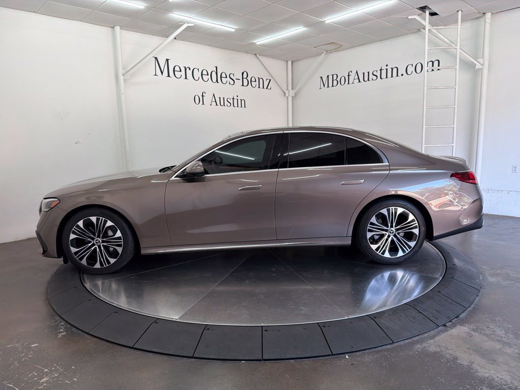 Used 2025 Mercedes-Benz E 350 4MATIC Sedan image 4