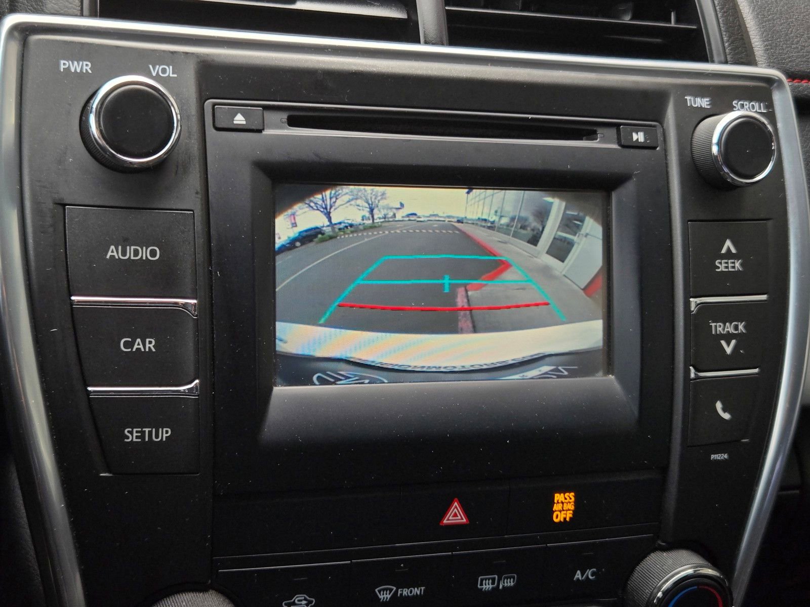 Used 2016 Toyota Camry SE image 15