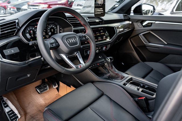 Used 2025 Audi Q3 2.0T Premium Plus w/ Premium Plus Package AWD/4WD image 8