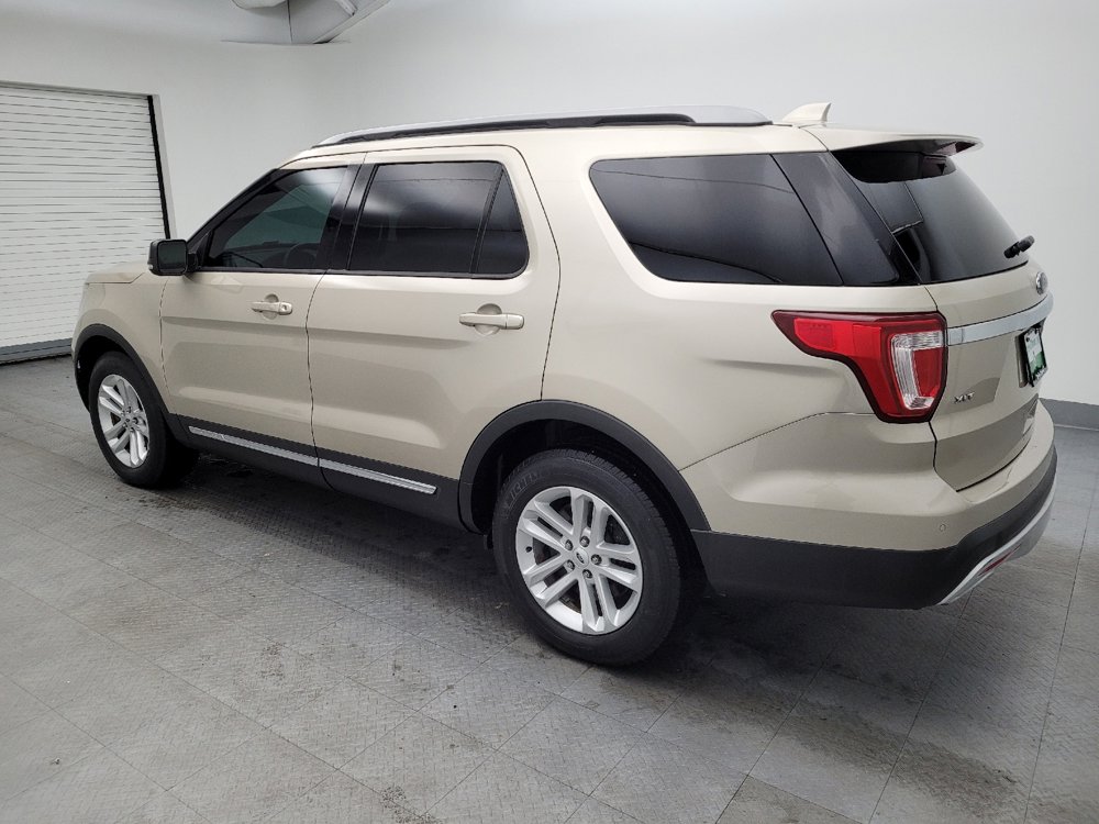 Used 2017 Ford Explorer XLT w/ Equipment Group 202A image 3
