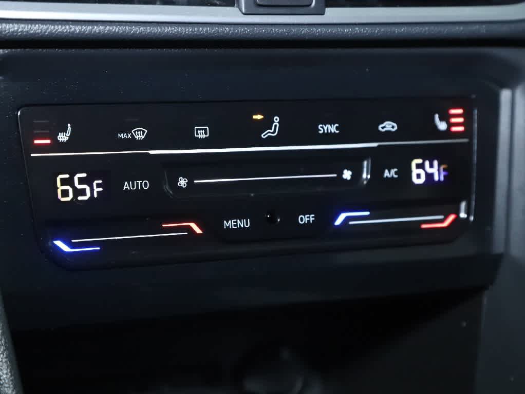 Used 2025 Volkswagen Taos SE w/ Panoramic Sunroof Package AWD/4WD image 29