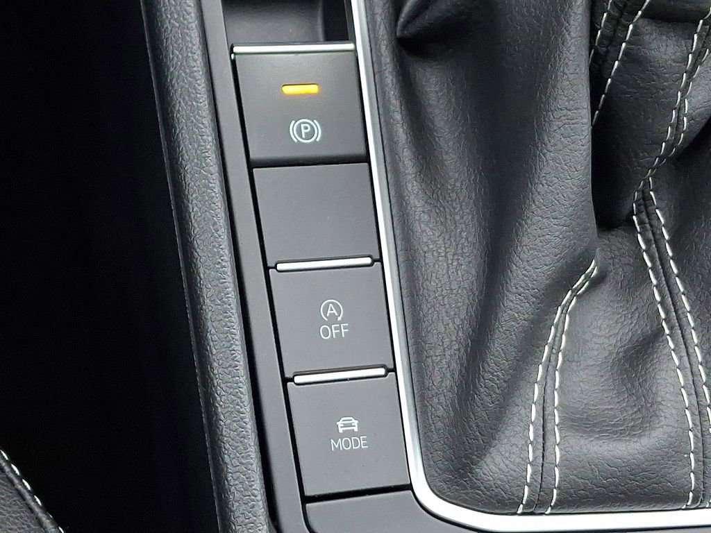 Certified 2025 Volkswagen Jetta SEL image 26