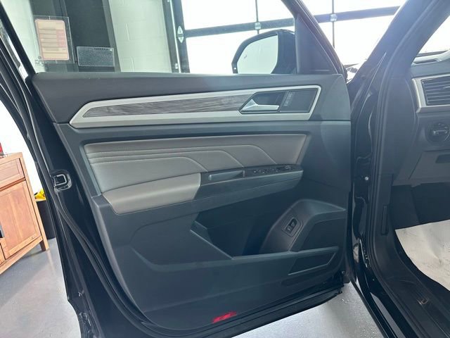 Certified 2022 Volkswagen Atlas Cross Sport SE image 12