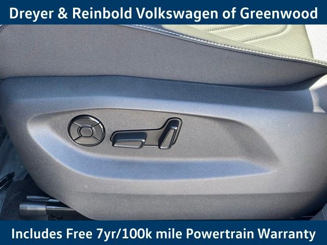 New 2025 Volkswagen Tiguan SE R-Line image 32