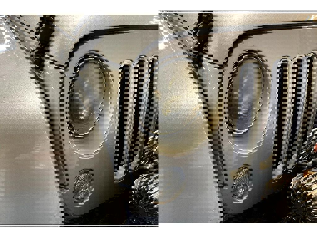 Used 2016 Jeep Wrangler Unlimited Sahara w/ Connectivity Group image 27