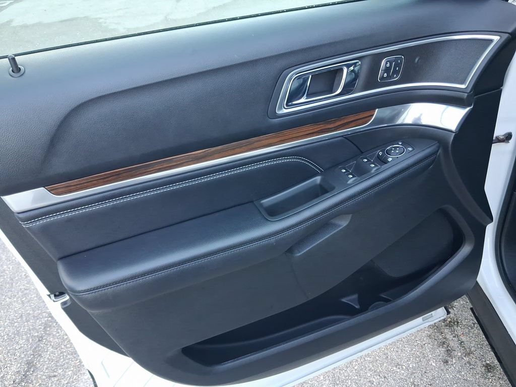 Used 2016 Ford Explorer Limited w/ Equipment Group 301A FWD image 21