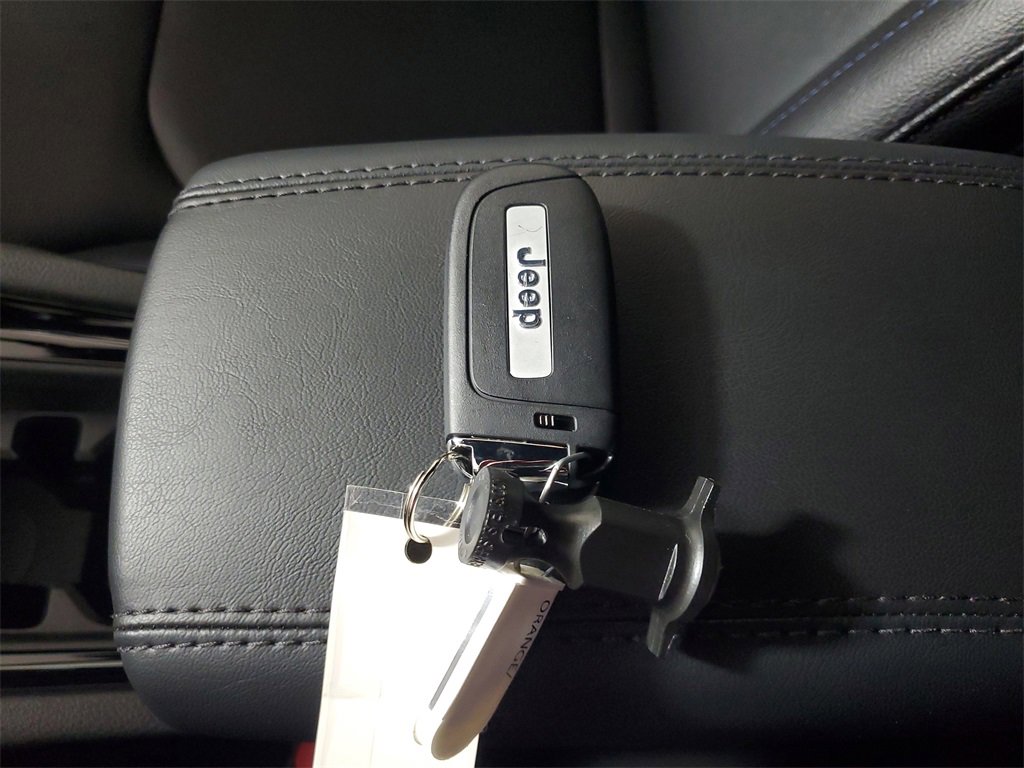 New 2026 Jeep Compass Limited image 25