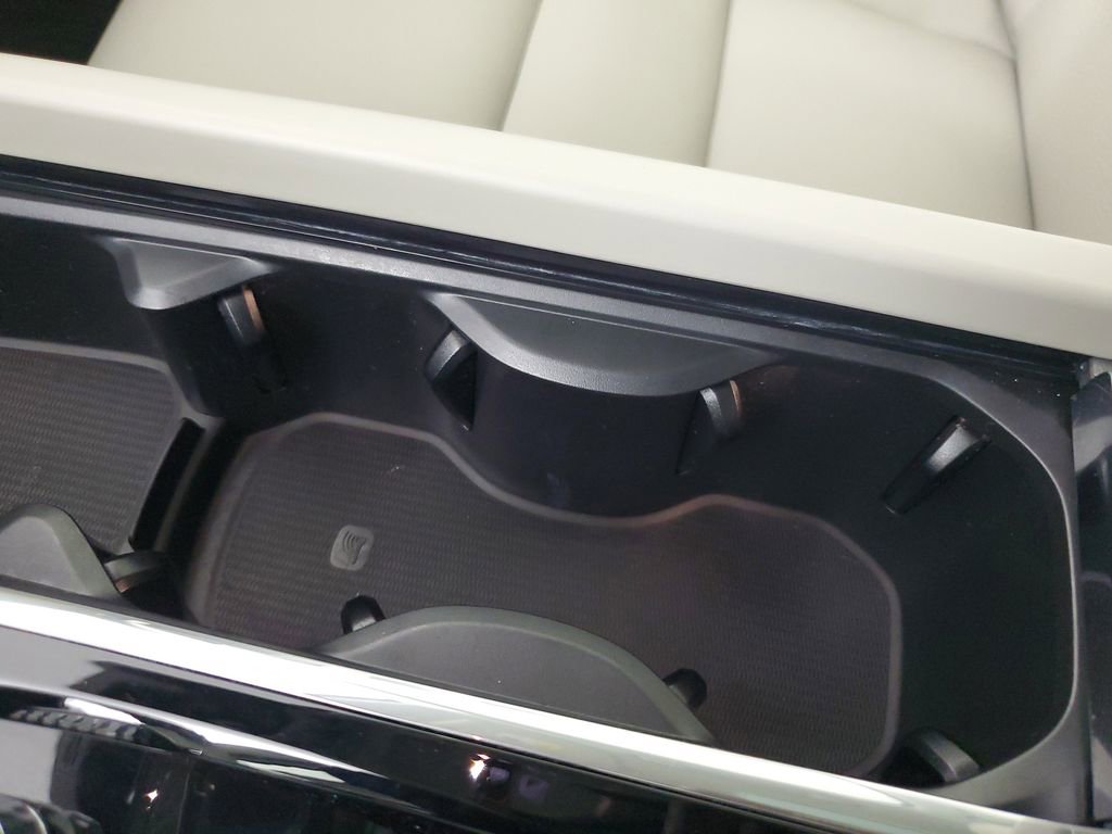 Certified 2026 Volvo V60 B5 Cross Country Plus w/ Protection Package Premier image 33