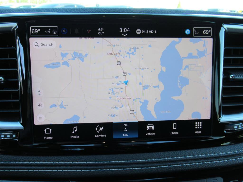 Used 2025 Chrysler Pacifica Limited image 18