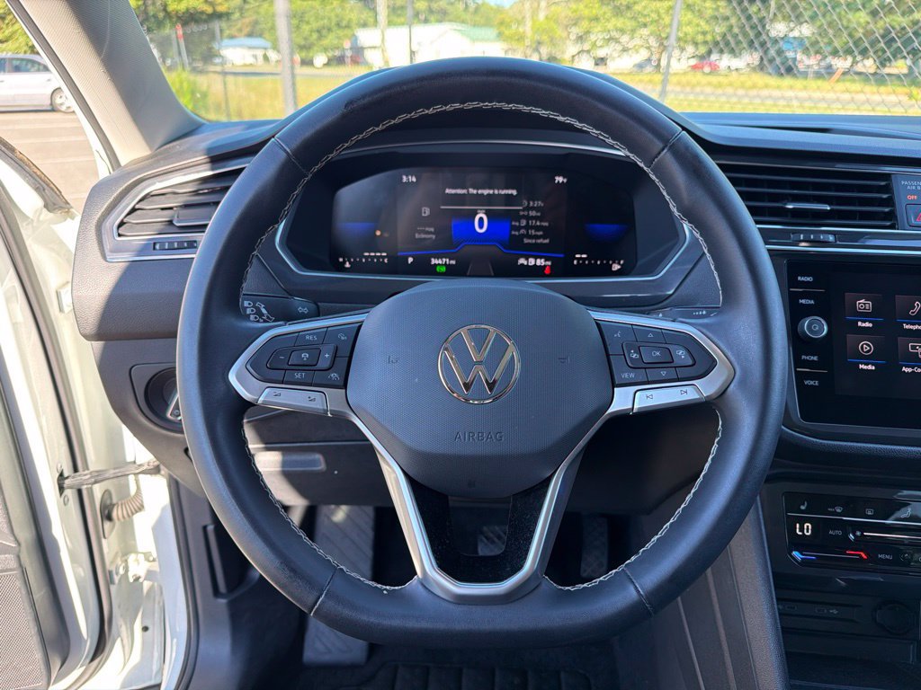 Used 2023 Volkswagen Tiguan SE w/ Panoramic Sunroof Package FWD image 15
