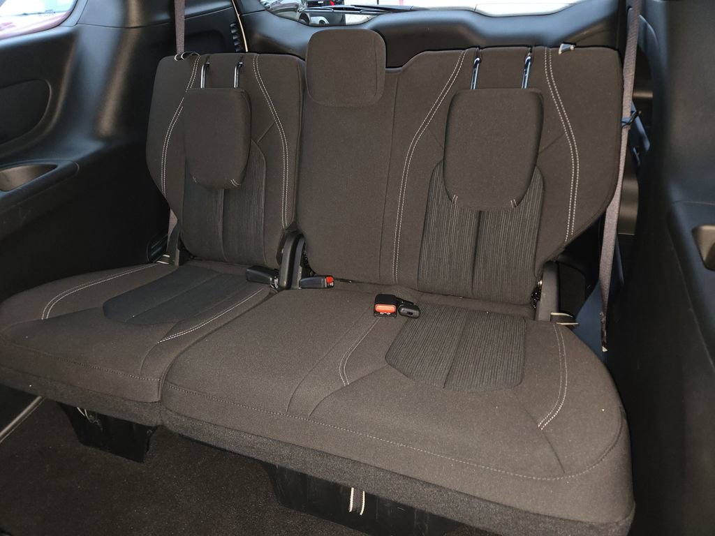 Used 2024 Chrysler Pacifica Touring image 18