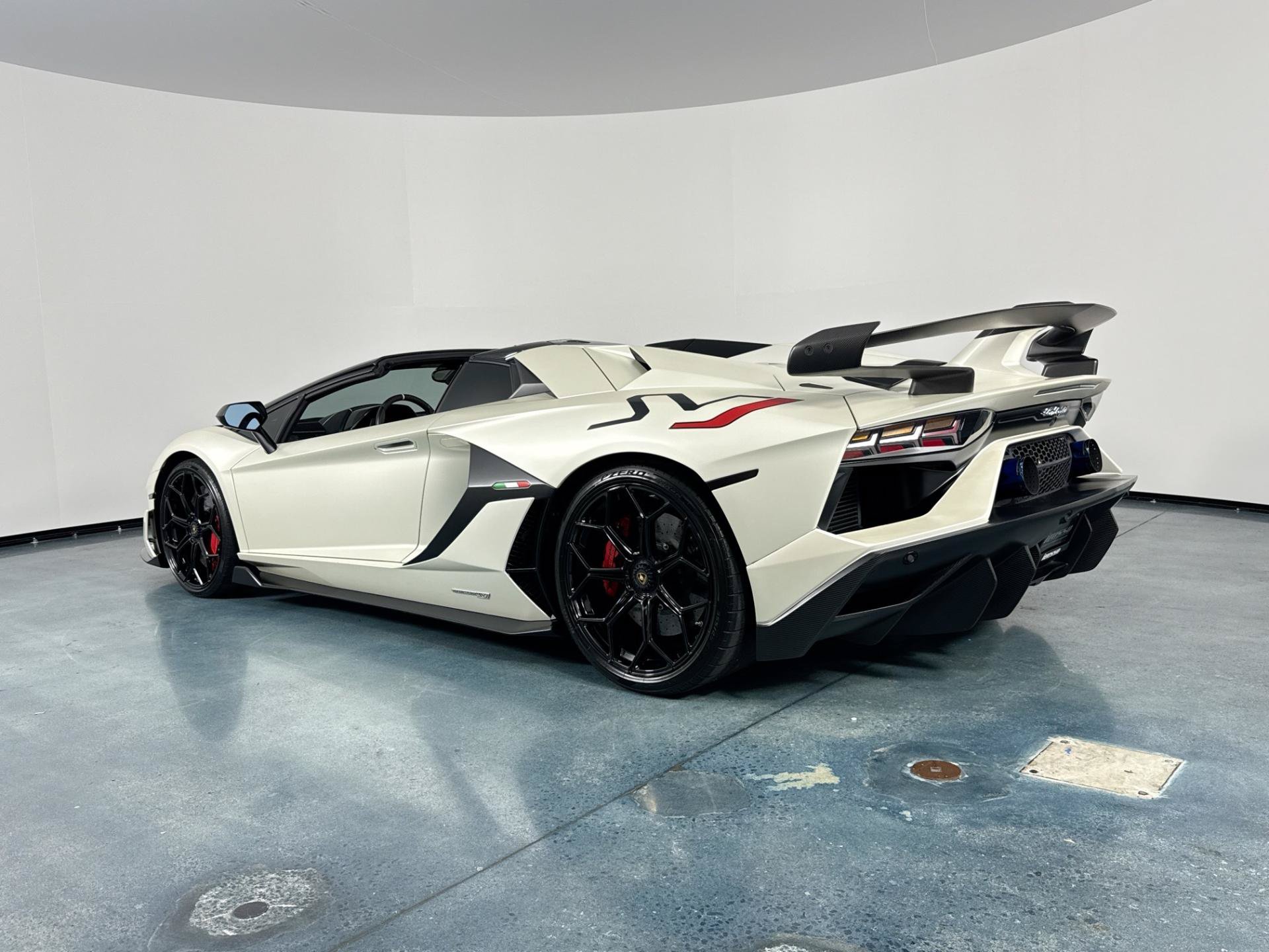 Used 2020 Lamborghini Aventador SVJ AWD/4WD image 81