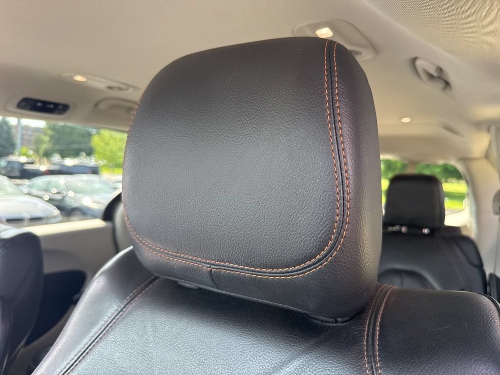 Used 2017 Chrysler Pacifica Touring-L FWD image 31