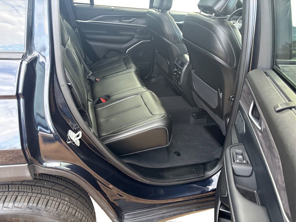 Used 2024 Jeep Grand Cherokee Limited w/ Luxury Tech Group II image 20