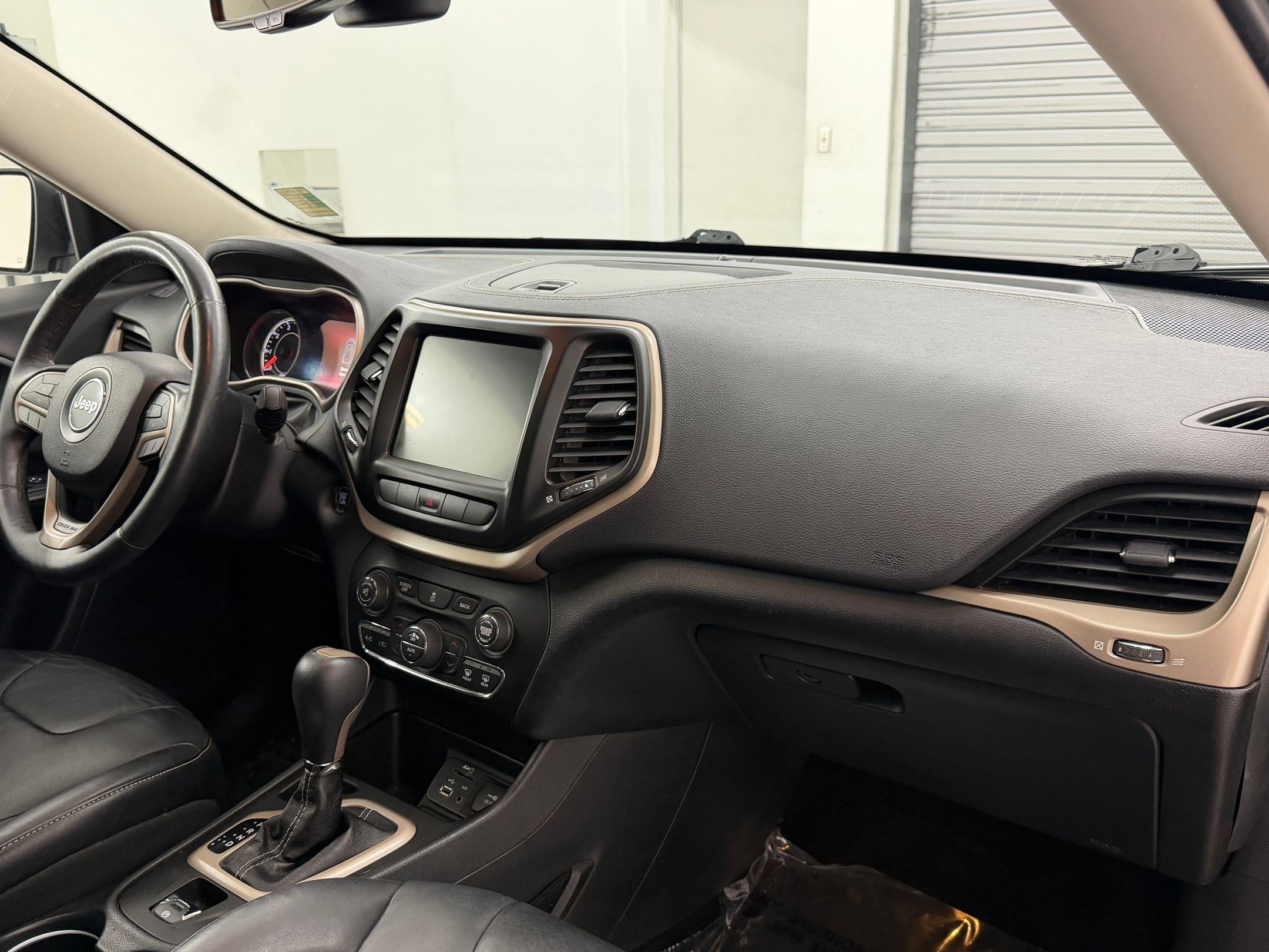 Used 2014 Jeep Cherokee Limited FWD image 26
