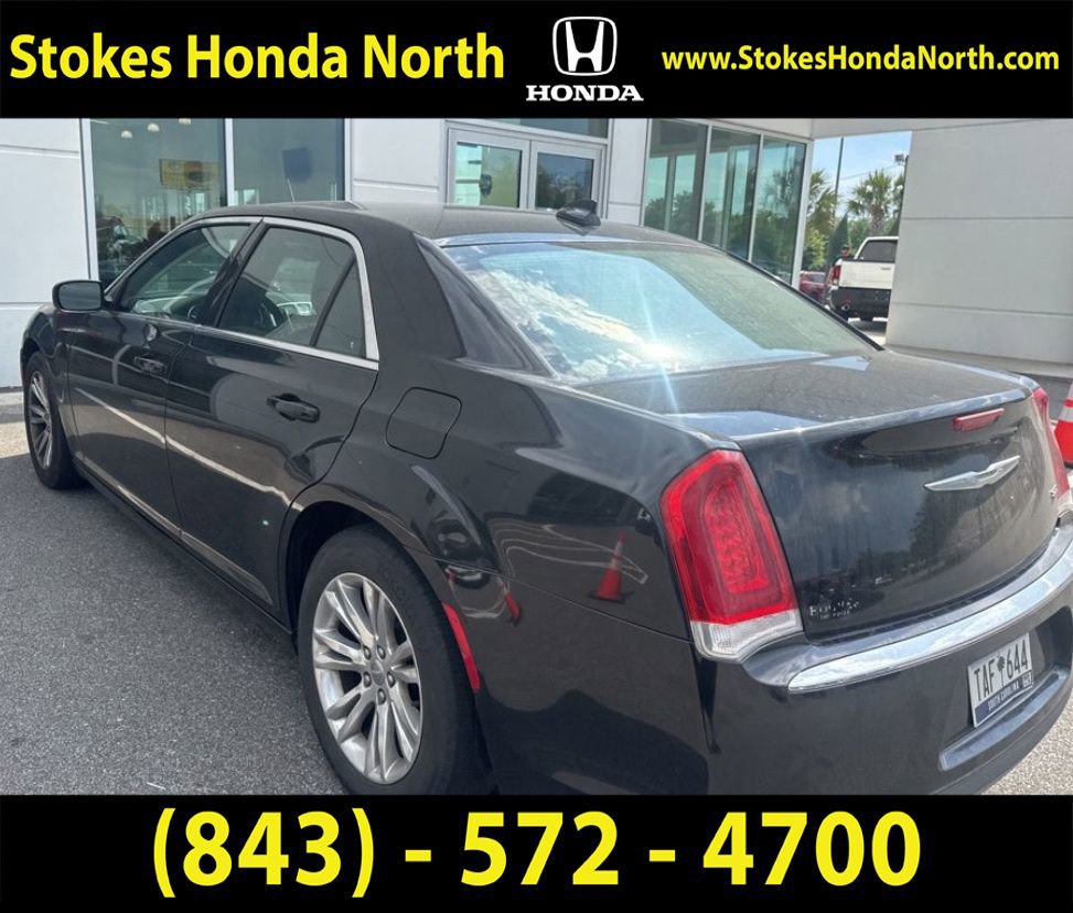 Used 2017 Chrysler 300 Limited RWD image 2