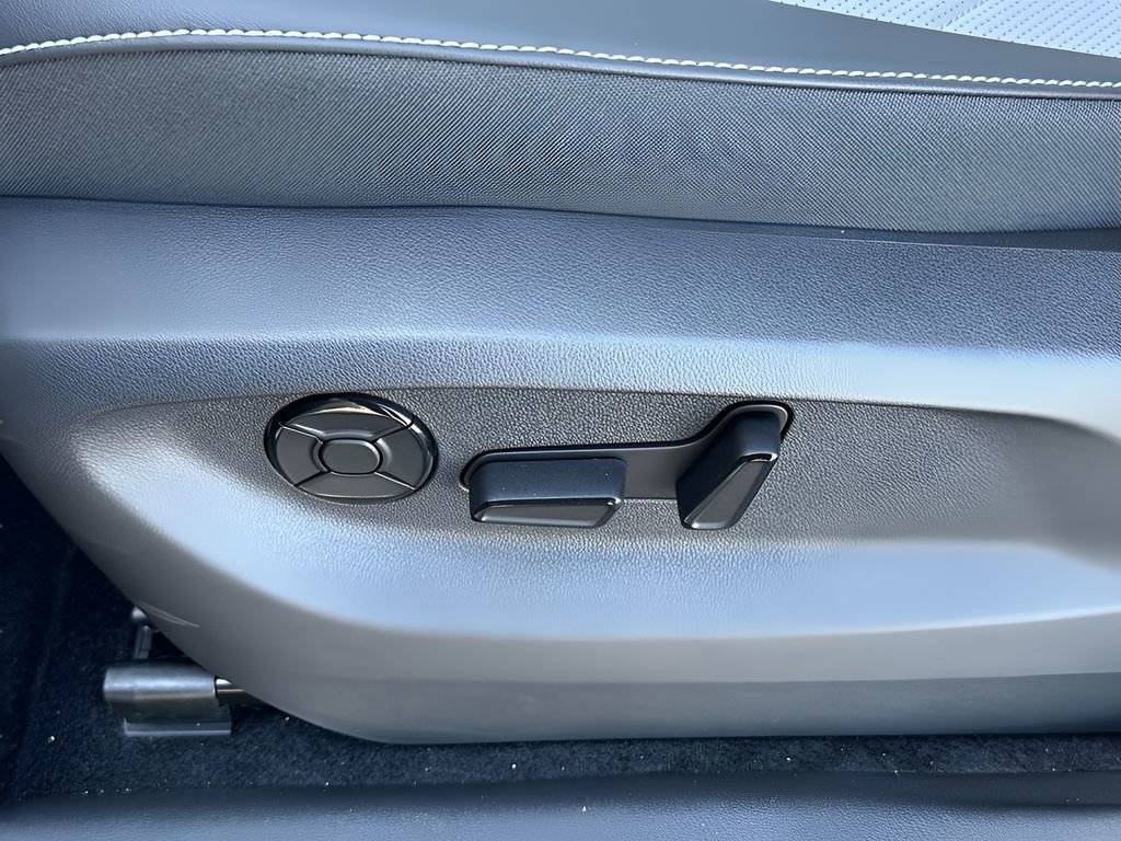 New 2026 Volkswagen Tiguan SE R-Line image 12