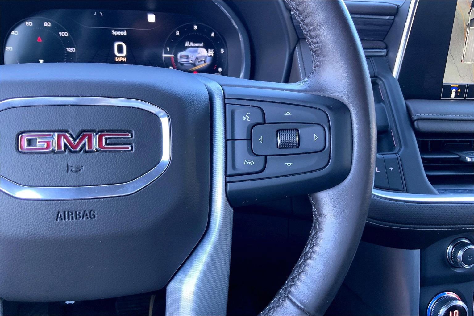 Used 2022 GMC Yukon SLT w/ SLT Premium Package image 24