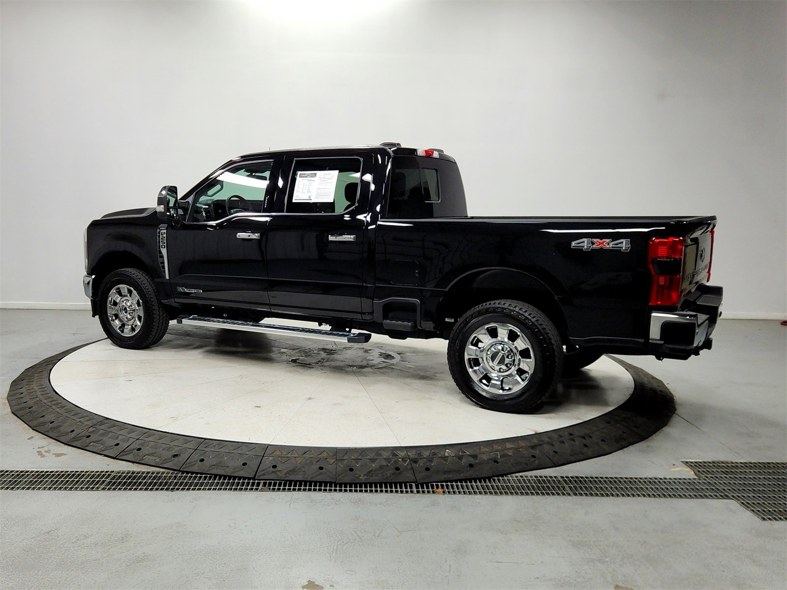 Used 2024 Ford F250 Lariat w/ Chrome Package image 5