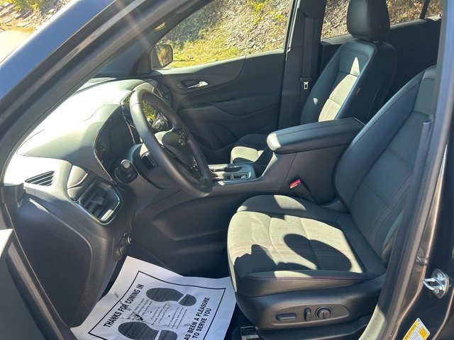 Used 2022 Chevrolet Equinox RS w/ Infotainment Package image 18