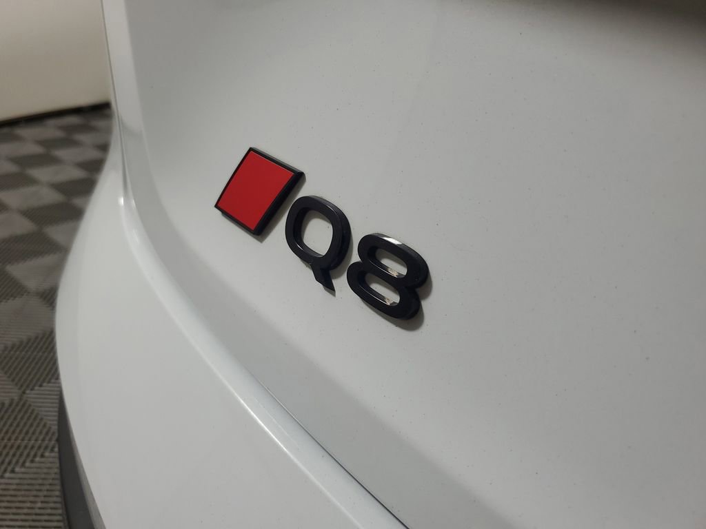Used 2024 Audi Q8 e-tron Premium Plus w/ Premium Plus Package image 7