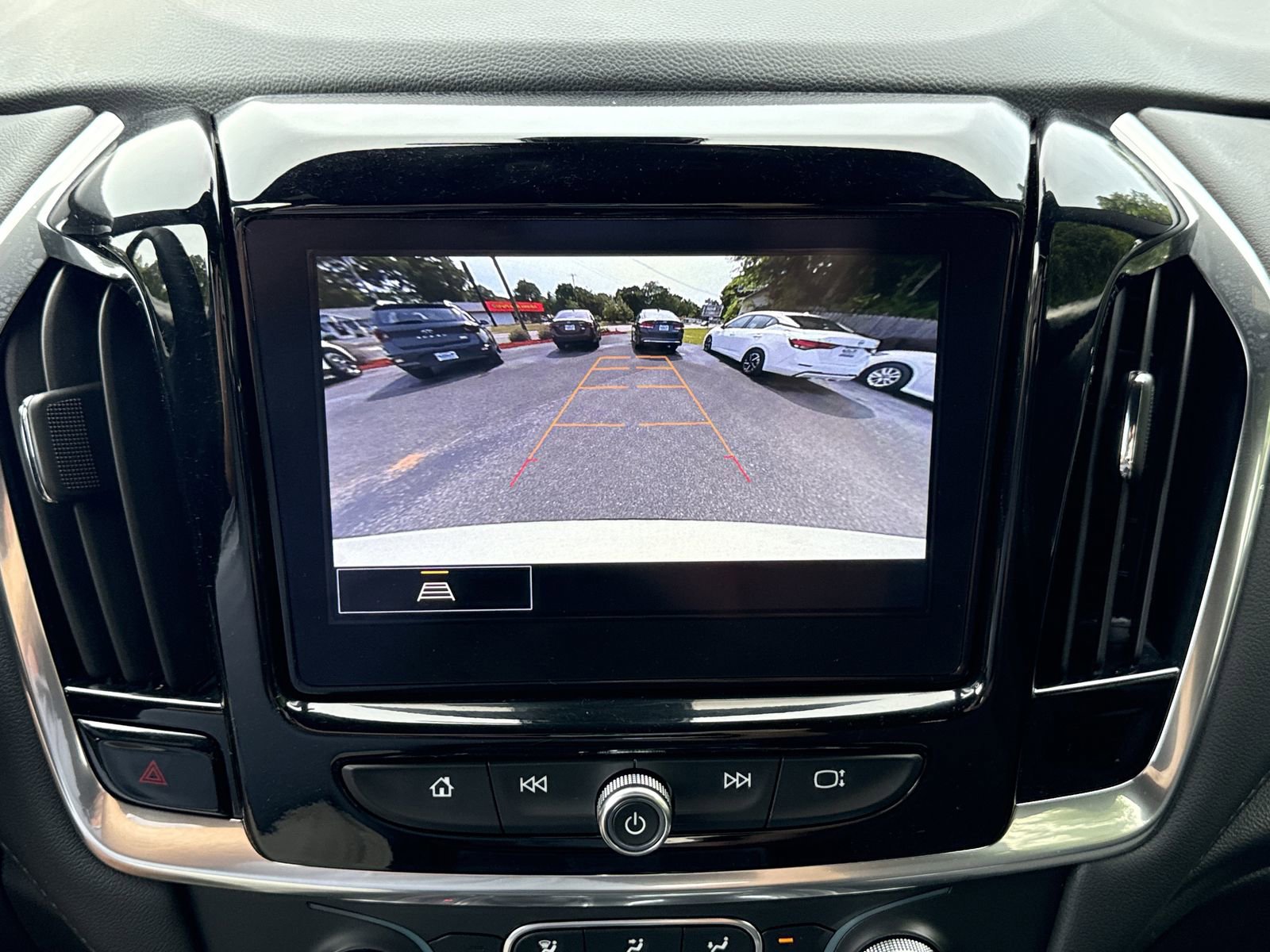 Used 2023 Chevrolet Traverse LT FWD image 24