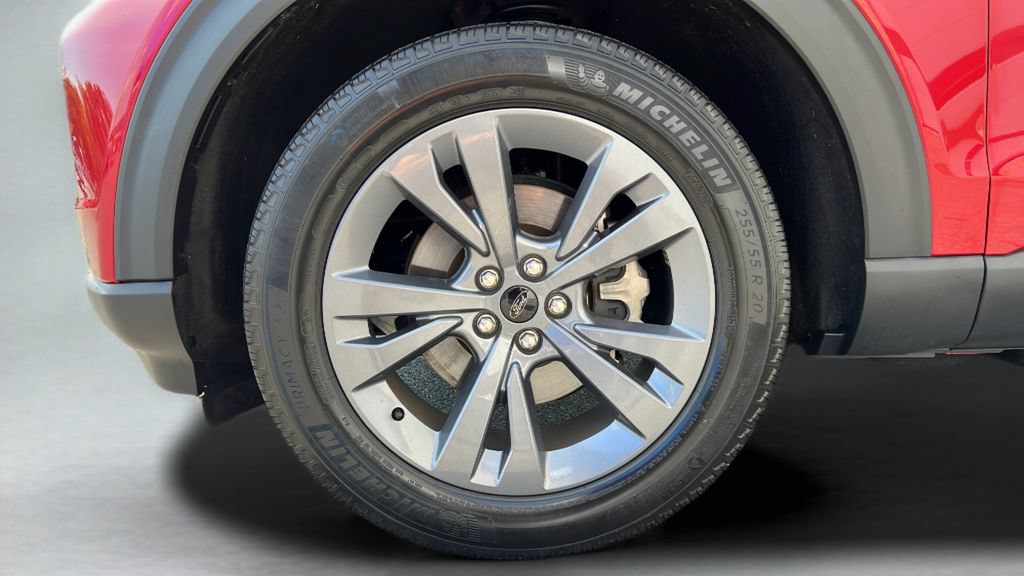Used 2023 Ford Explorer XLT w/ Equipment Group 202A AWD/4WD image 9