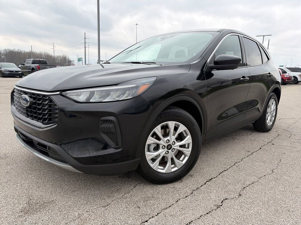 Used 2023 Ford Escape Active w/ Tech Pack #2 image 3