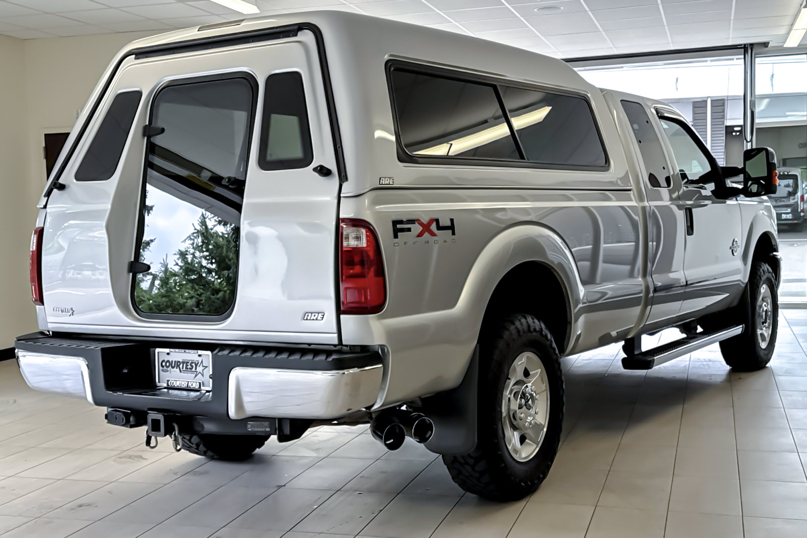 Used 2011 Ford F250 XLT w/ XLT Premium Pkg AWD/4WD image 4