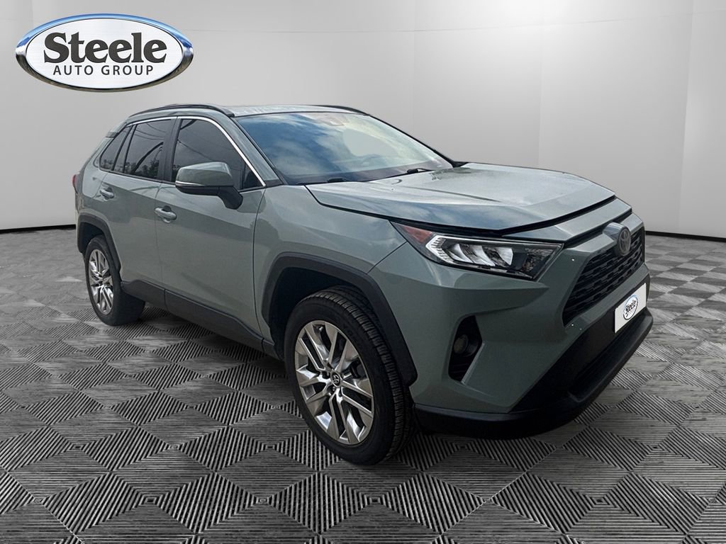 Used 2020 Toyota RAV4 XLE Premium image 7