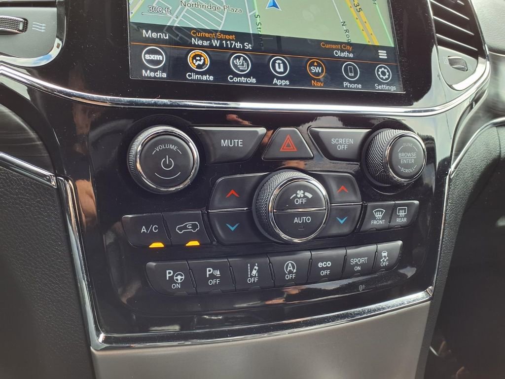 Certified 2021 Jeep Grand Cherokee Limited w/ Premium Lighting Group image 10