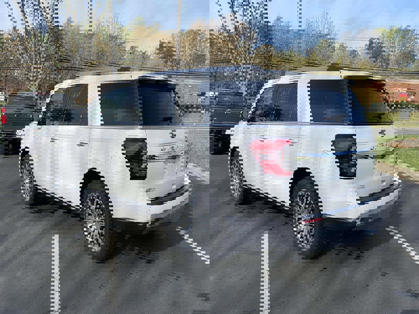 Used 2023 Ford Expedition Limited image 7