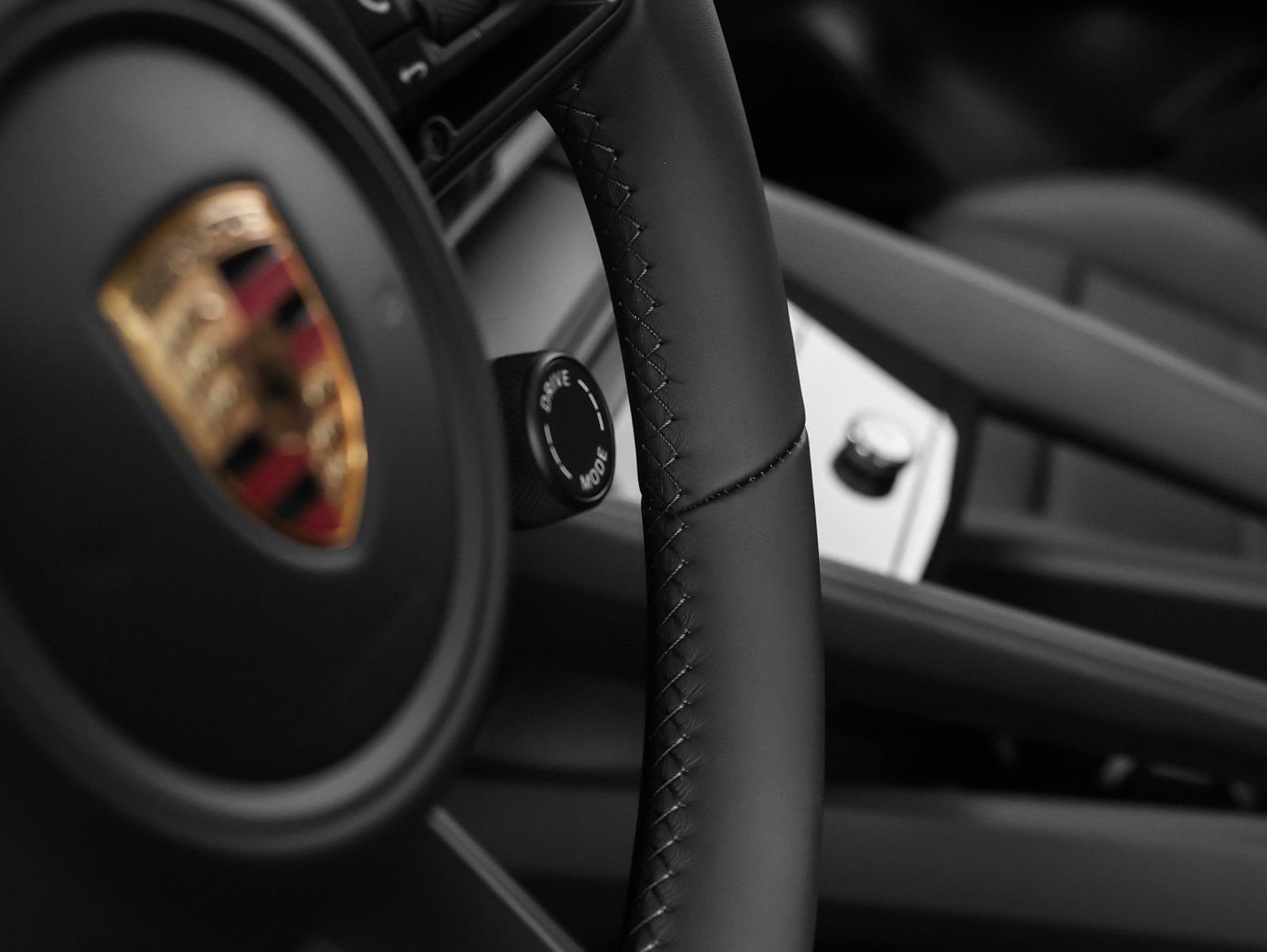 New 2025 Porsche Macan 4 Electric image 38