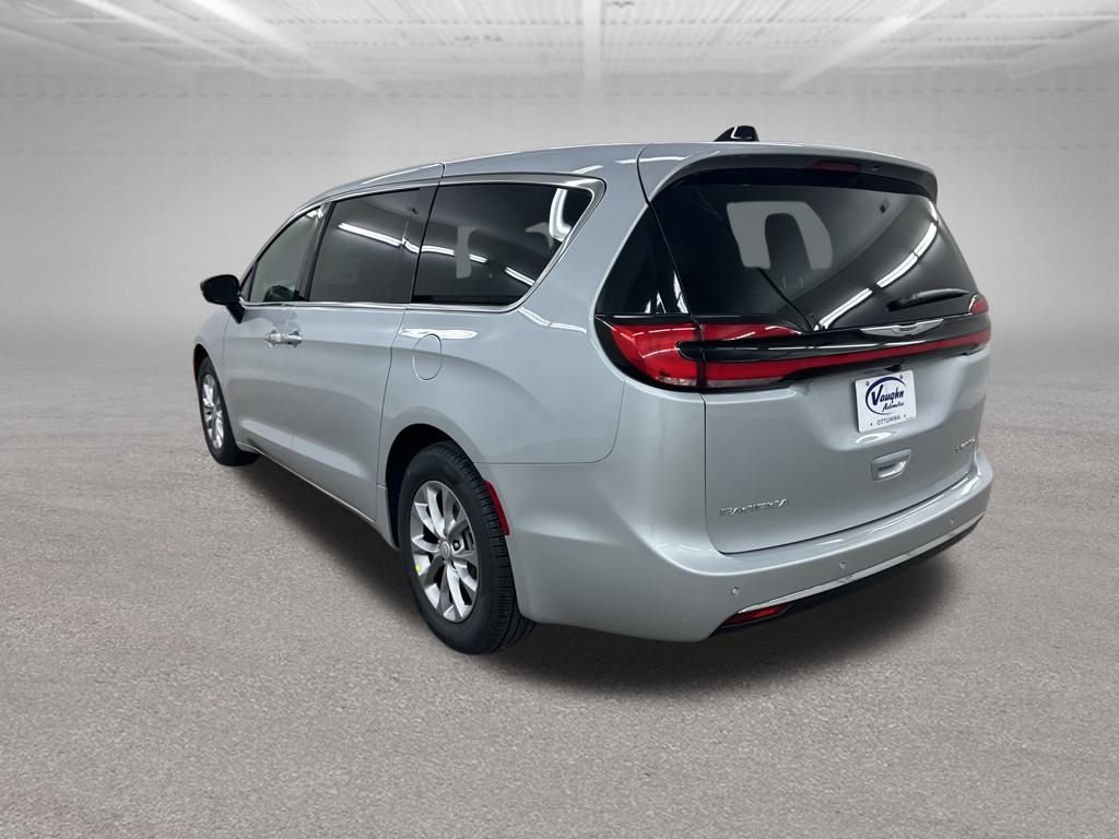 New 2026 Chrysler Pacifica Limited image 7