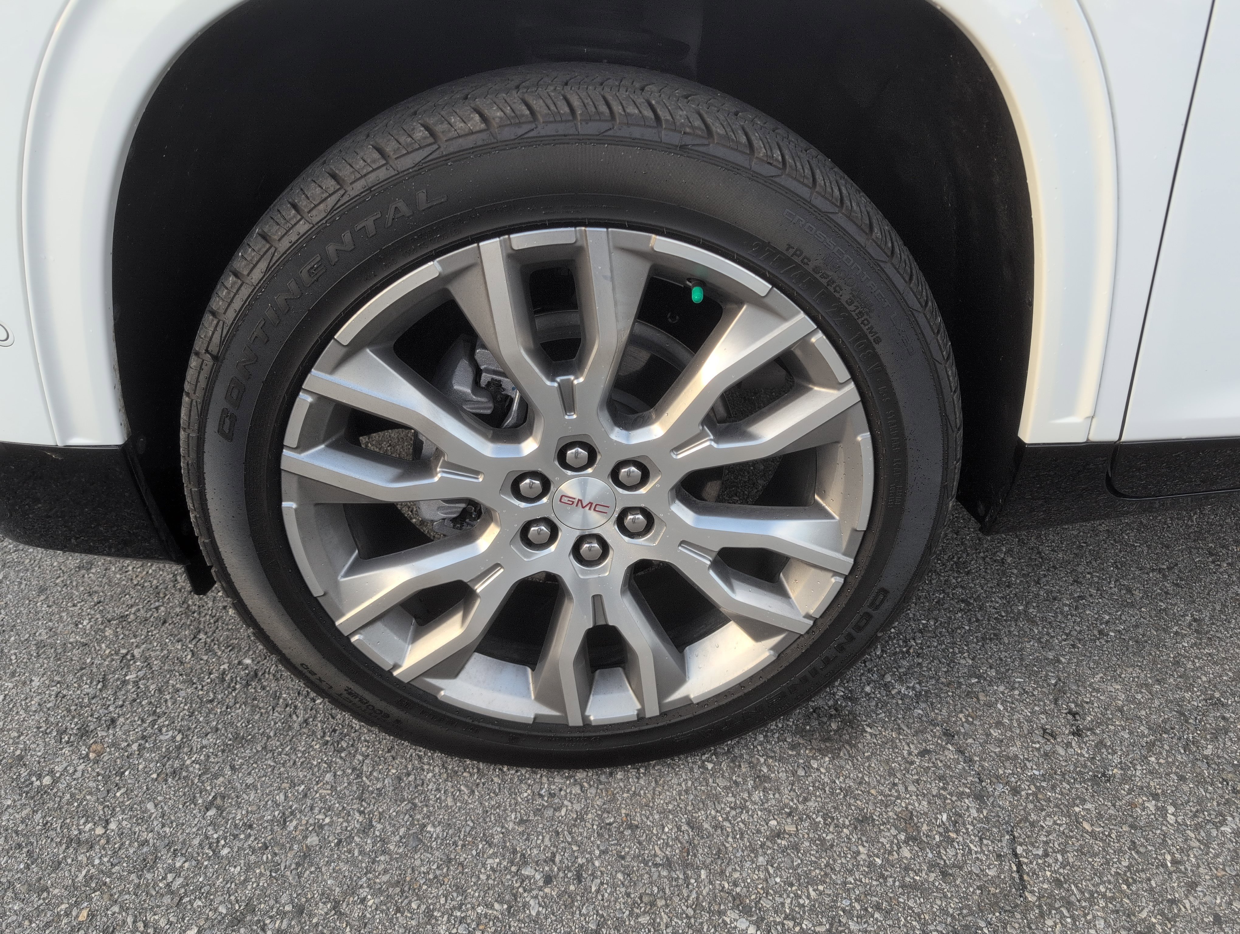 Used 2025 GMC Acadia Denali w/ Super Cruise Package image 2