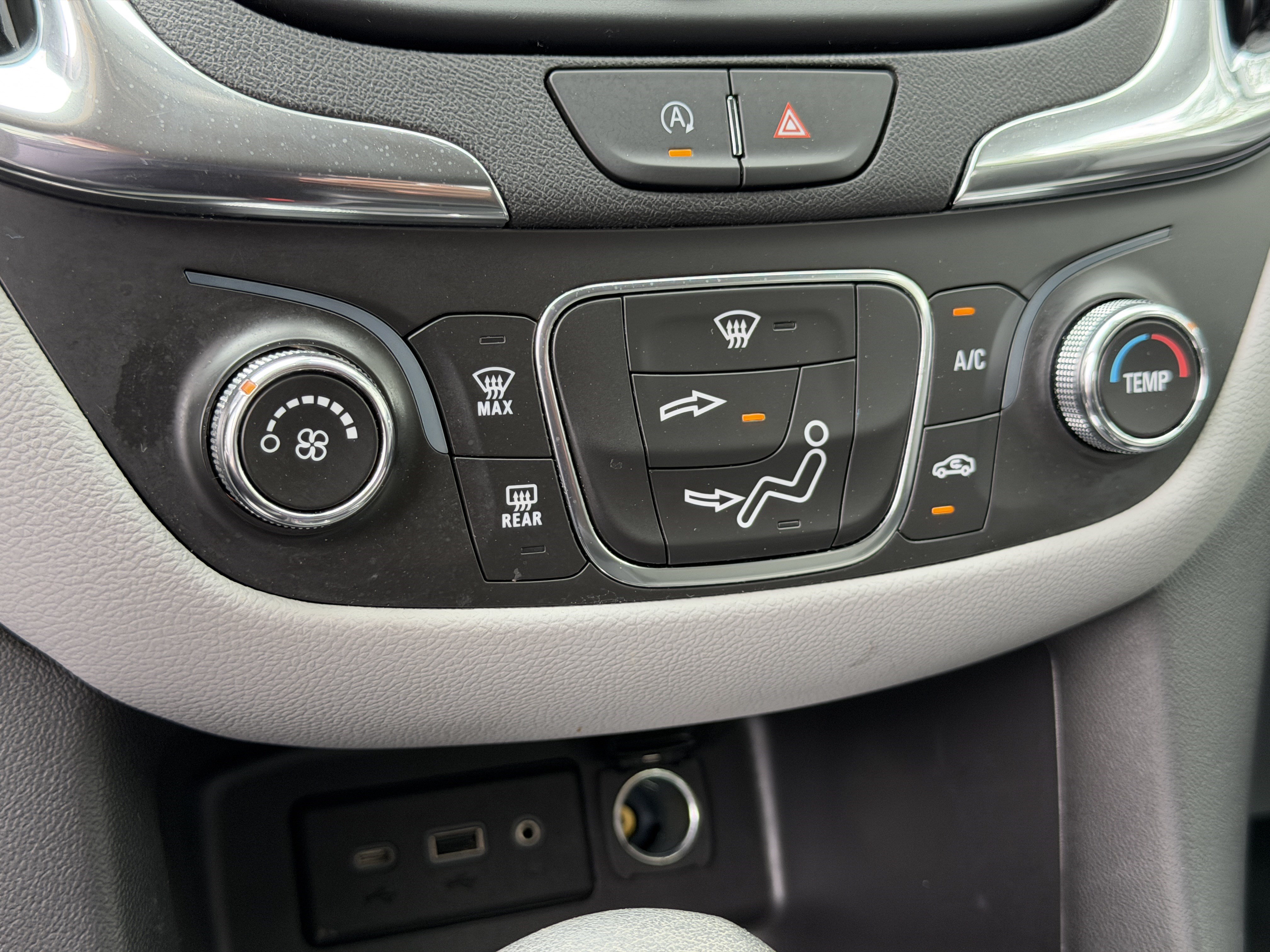 Used 2024 Chevrolet Equinox LS w/ LS Convenience Package FWD image 23