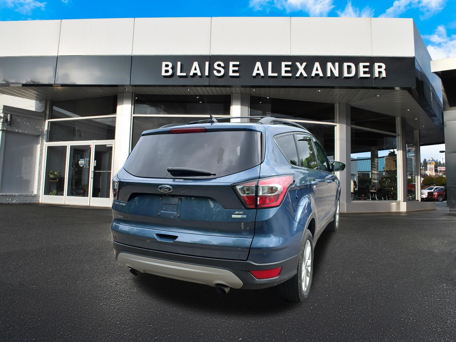 Used 2018 Ford Escape SE w/ SE Sync 3 Package AWD/4WD image 3