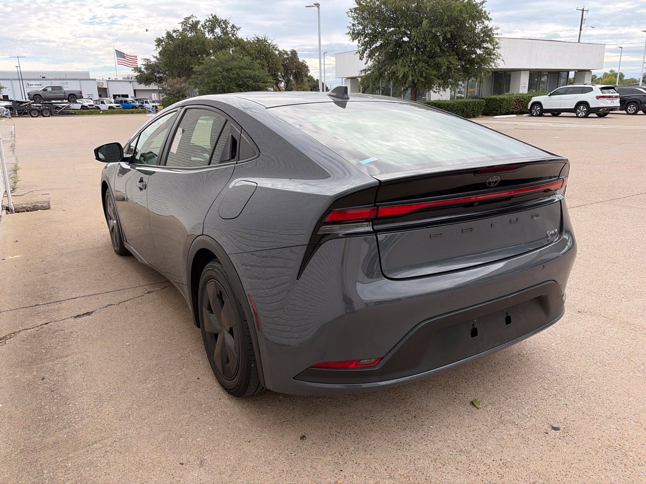 Used 2023 Toyota Prius LE FWD image 5