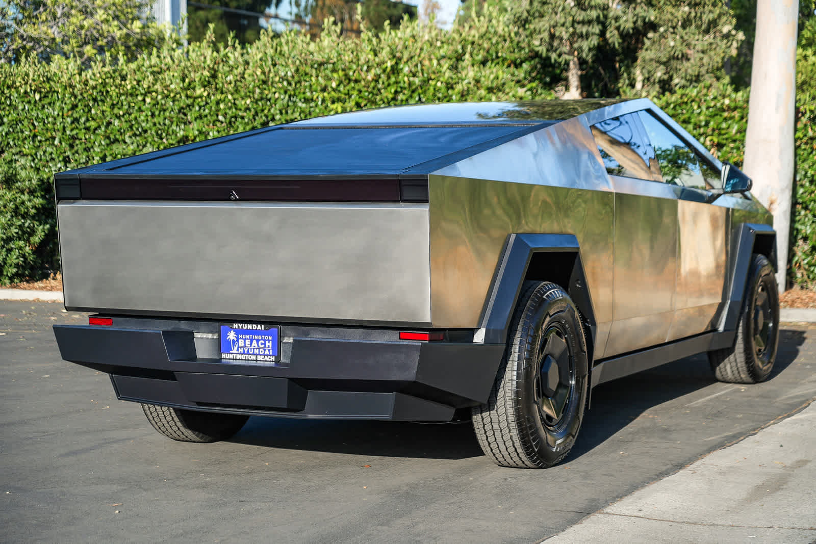 Used 2026 Tesla Cybertruck AWD Crew Cab image 5
