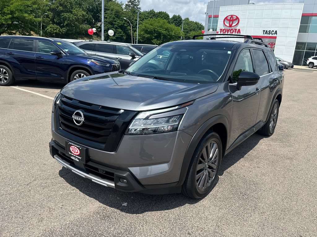 Used 2023 Nissan Pathfinder SL w/ SL Premium Package AWD/4WD image 4