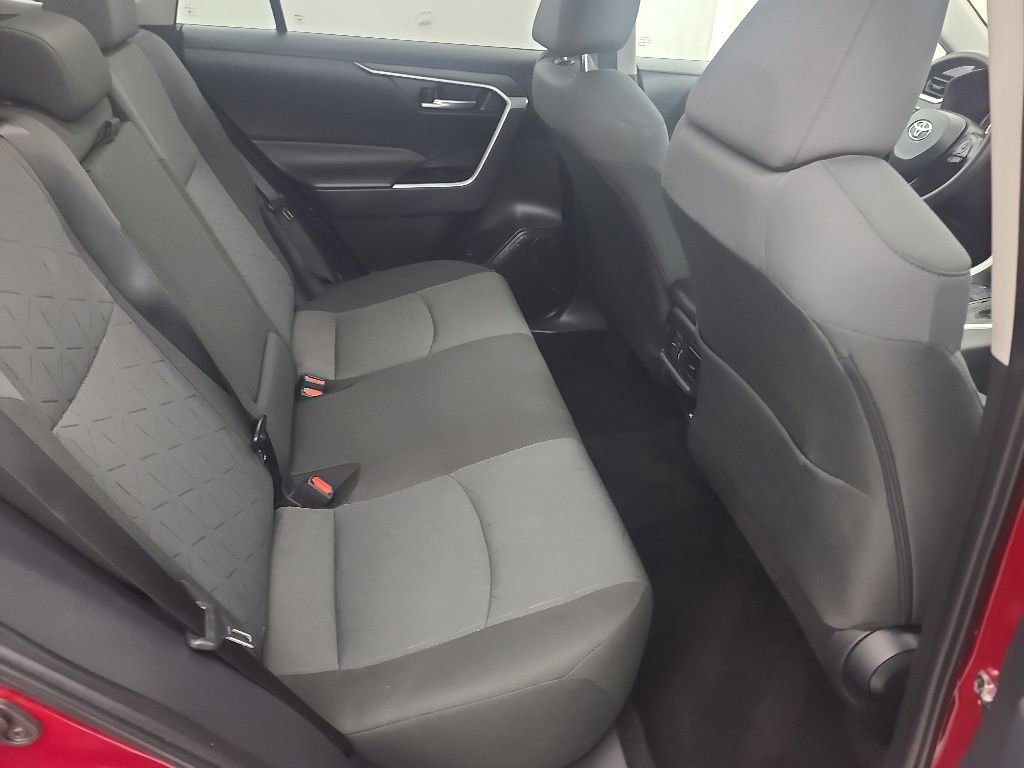 Used 2025 Toyota RAV4 XLE AWD/4WD image 18
