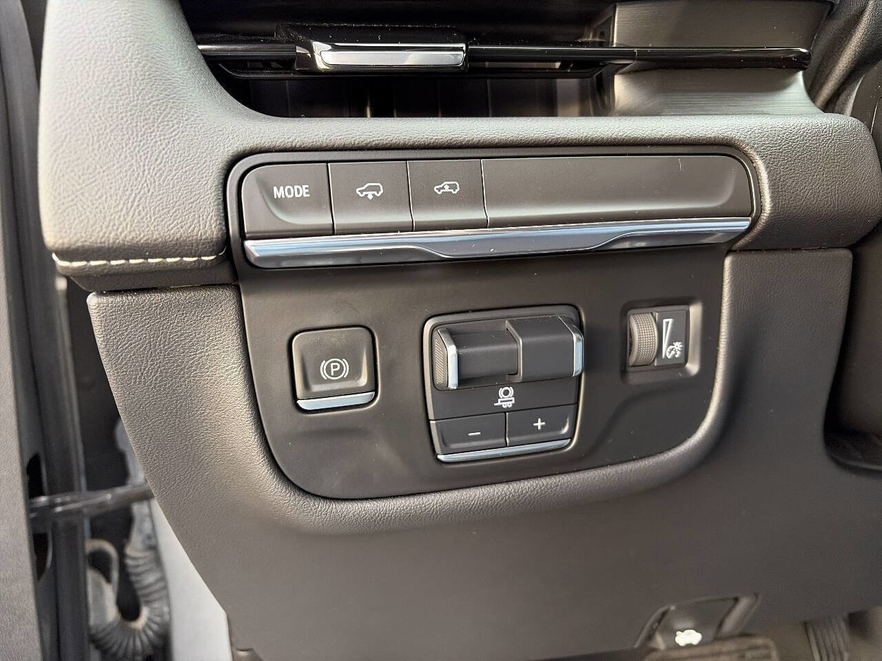 Used 2021 Cadillac Escalade Sport w/ Driver Assist Tech Package image 40