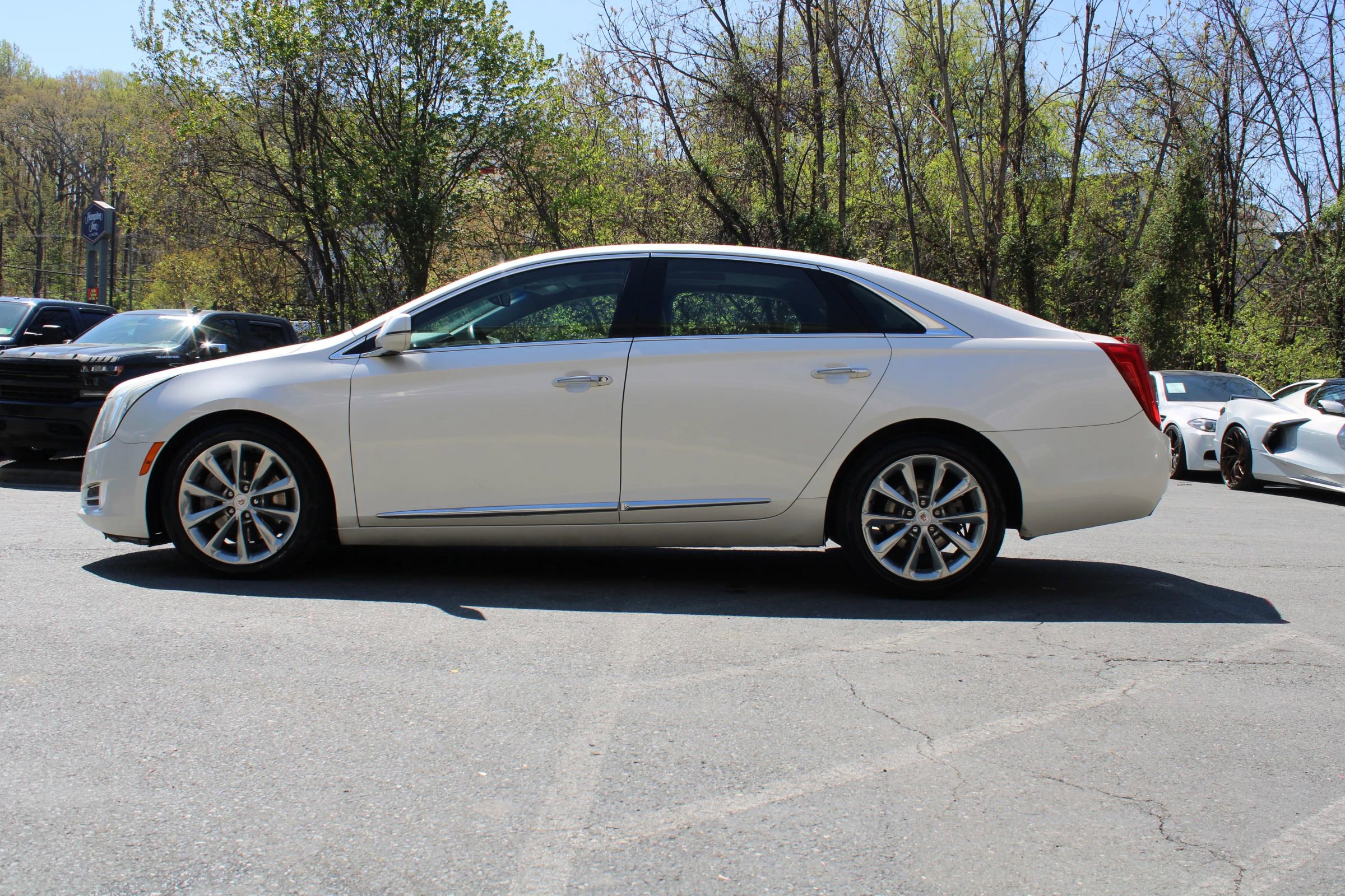 Used 2013 Cadillac XTS Luxury image 25