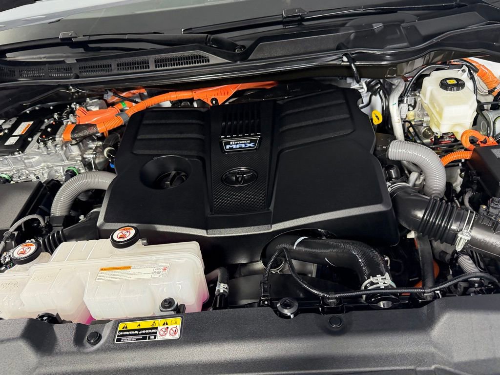 Used 2025 Toyota Tundra Limited AWD/4WD image 31