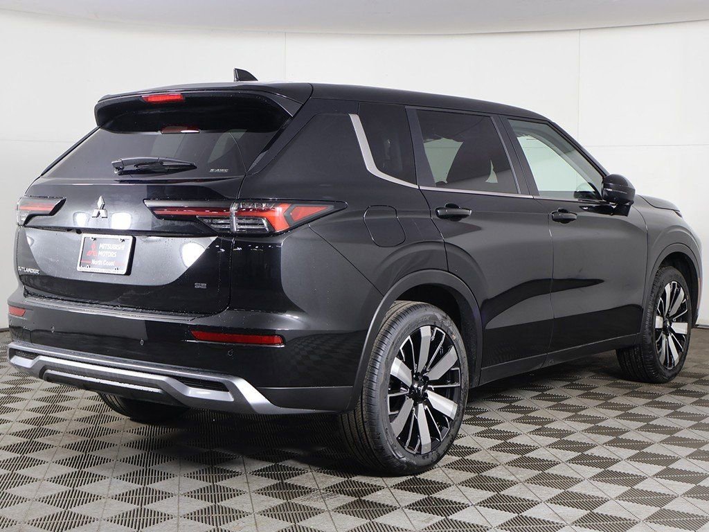 New 2026 Mitsubishi Outlander SE image 13