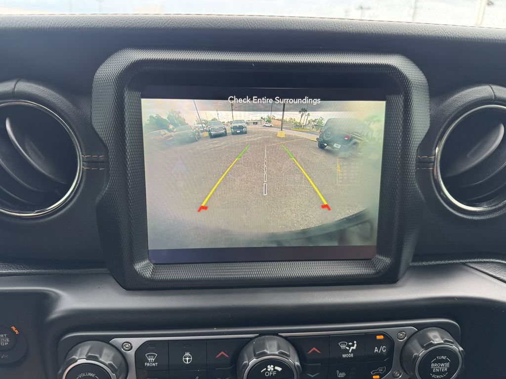 Used 2020 Jeep Wrangler Unlimited Sahara AWD/4WD image 13