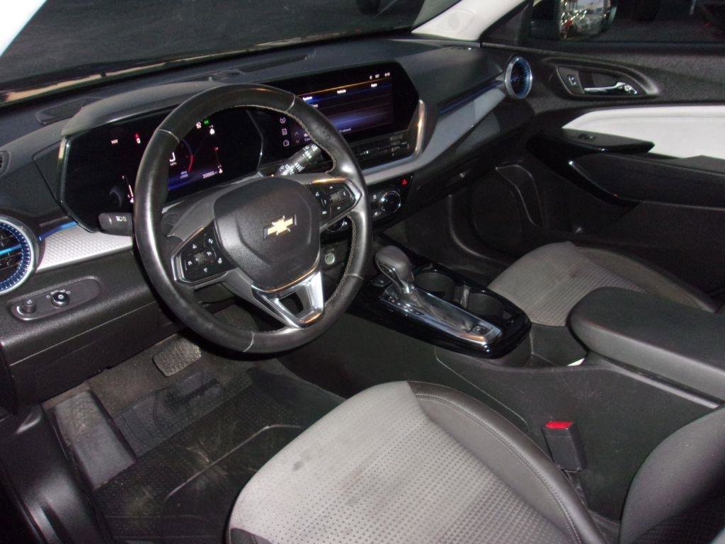 Used 2025 Chevrolet Trax LT w/ Driver Confidence Package image 8