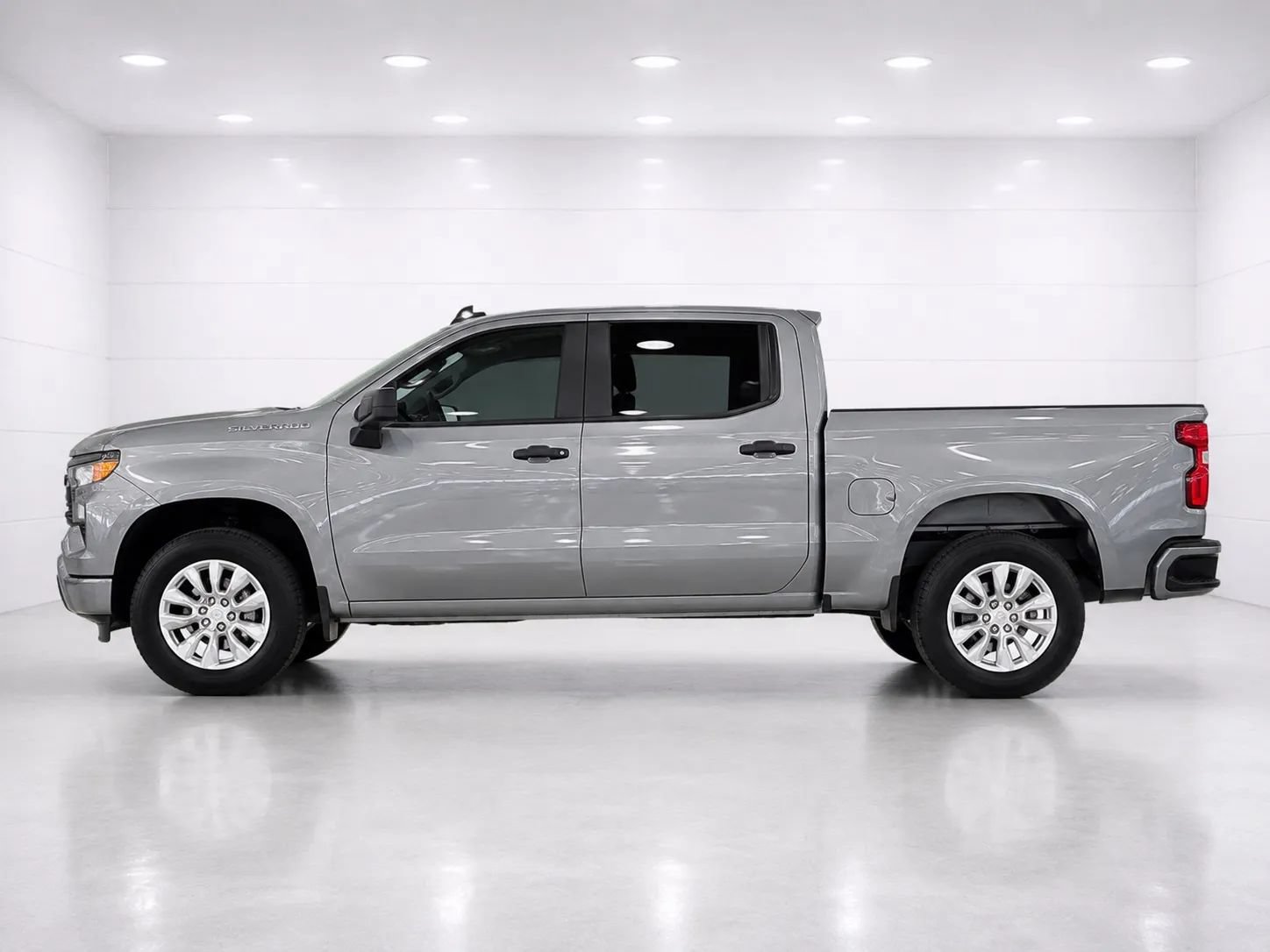 Used 2024 Chevrolet Silverado 1500 Custom AWD/4WD image 2